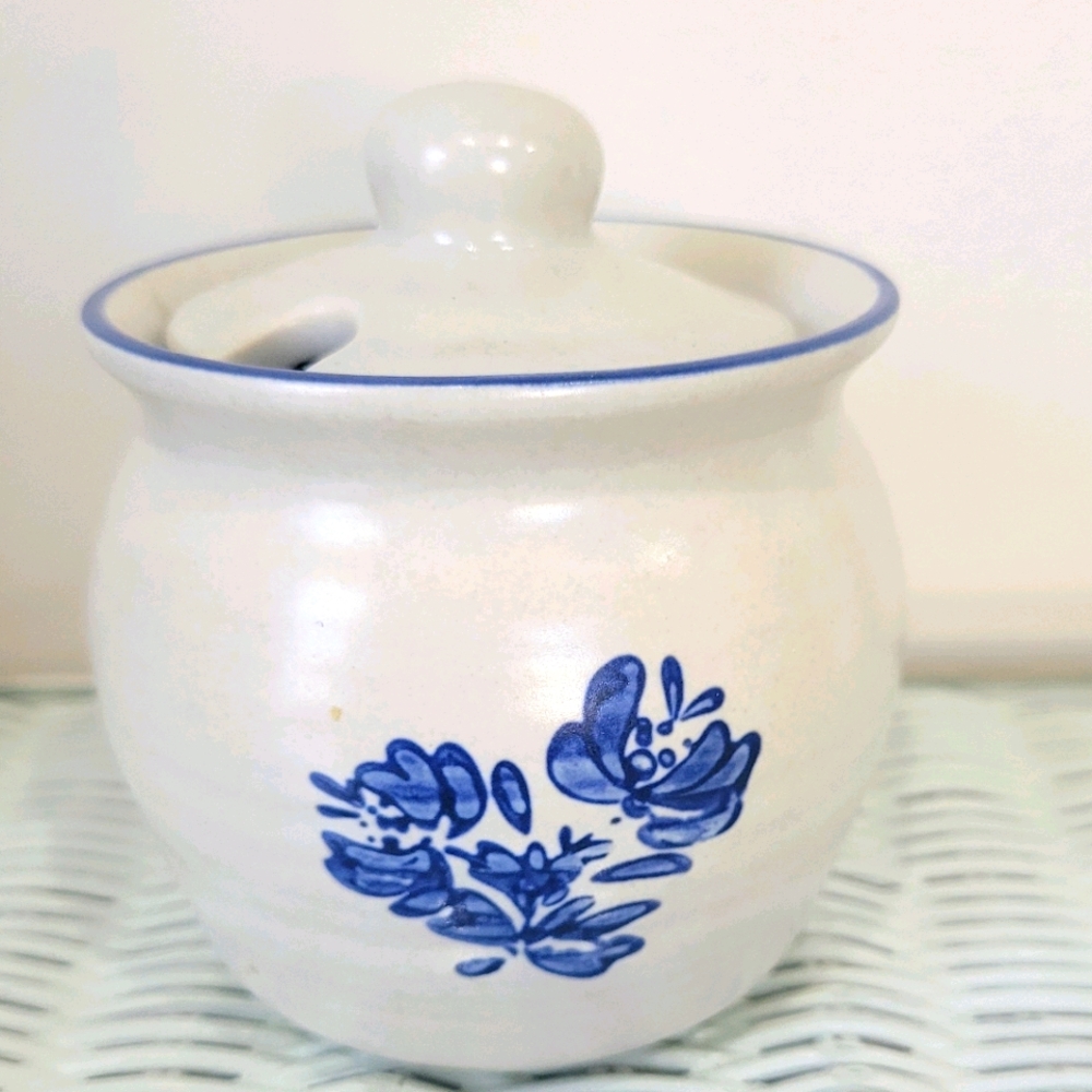 🌵Vintage Blue and White Stoneware Jar with lid